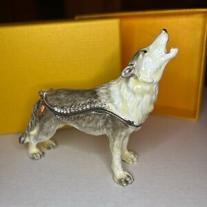 Grey Wolf Howling - Enamel & Crystal Trinket Keeper Box Tchotchke Figure